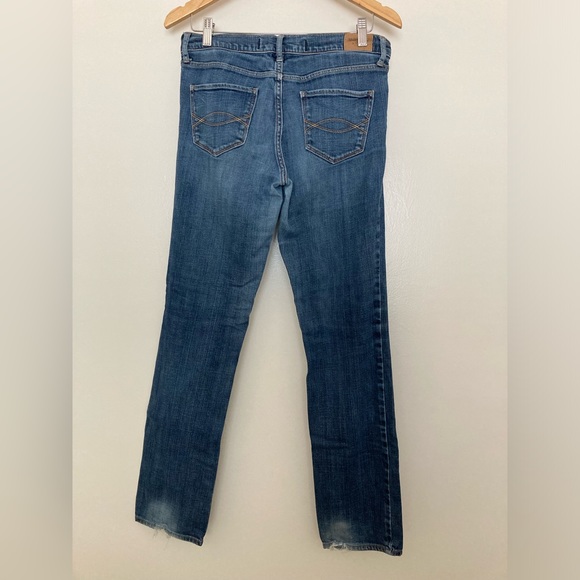 Abercrombie & Fitch Distressed women’s broken in Jeans 8R waist 29 / length 33 - Picture 2 of 5